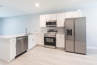 17070 Byron Ave in Port Charlotte, FL - Building Photo - Building Photo