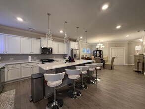 648 Meadowlark Dr in Winston-Salem, NC - Foto de edificio - Building Photo