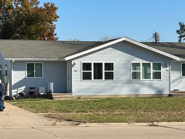 property at 2325 Victoria Dr SW