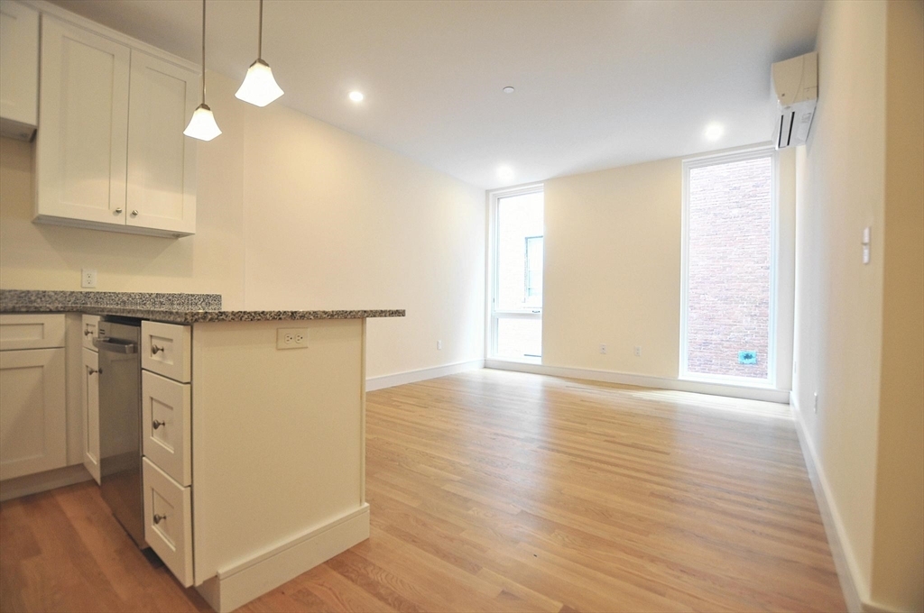 874 Beacon St, Unit 8 in Boston, MA - Building Photo