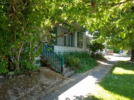 704 SW 3rd St in Corvallis, OR - Building Photo