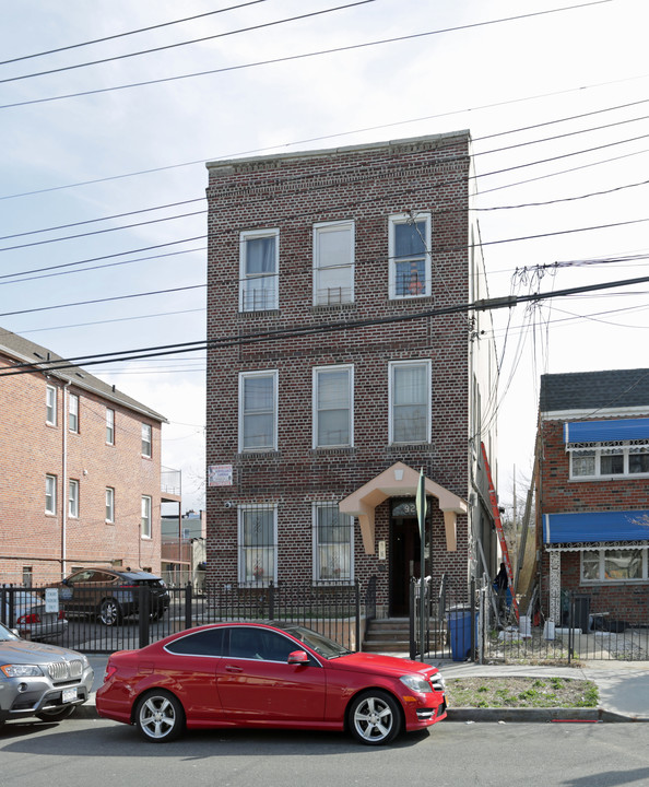 924 E 218th in Bronx, NY - Building Photo