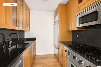 88 Greenwich St in New York, NY - Building Photo - Building Photo