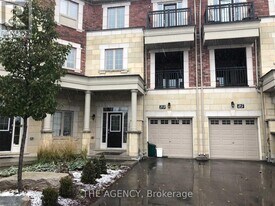 23 Caliber Ct in Nobleton, ON - Building Photo