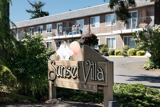 SUN Sunset Villa in Edmonds, WA - Building Photo - Building Photo
