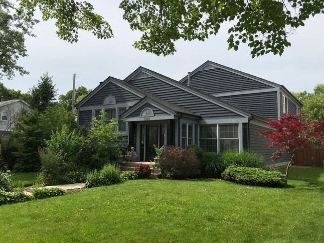 1524 Gregory Ave in Wilmette, IL - Foto de edificio - Building Photo