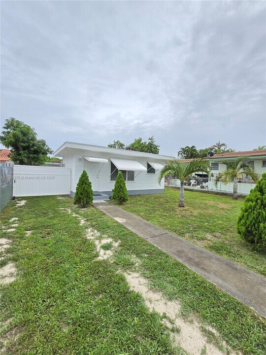 2810 SW 24th Ter in Miami, FL - Building Photo