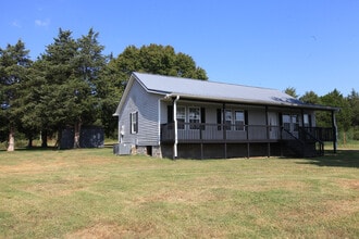 1042 Murray-Kittrell Rd in Readyville, TN - Building Photo - Building Photo