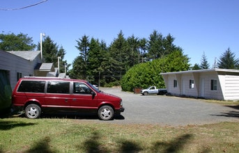 92630 Cape Arago Hwy in Coos Bay, OR - Foto de edificio - Building Photo