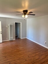 646 W Peralta Way in Fresno, CA - Foto de edificio - Building Photo