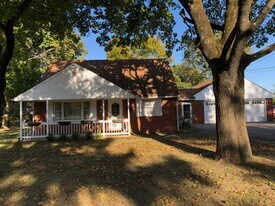 439 S Chillicothe St in Plain City, OH - Building Photo