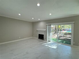 6500 Harbor Town Dr in Houston, TX - Building Photo - Building Photo