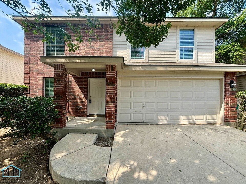 8914 Roaring Spring in Universal City, TX - Building Photo