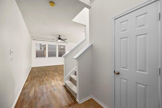 12475 Saratoga Woods Ln in Humble, TX - Foto de edificio - Building Photo