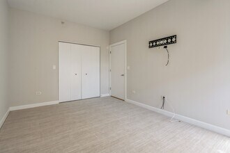 451 W Huron St, Unit 1309 in Chicago, IL - Building Photo - Building Photo