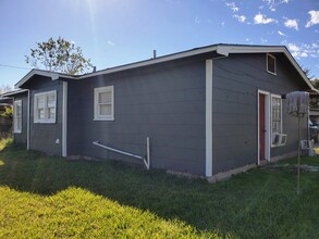 3008 Cedar St in Victoria, TX - Building Photo - Building Photo