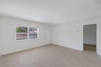 609 NE 13th Ave in Fort Lauderdale, FL - Foto de edificio - Building Photo