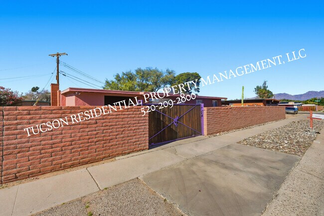 2402 S Calle Yucatan in Tucson, AZ - Building Photo - Building Photo