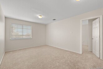 670 Rattler Blf in San Antonio, TX - Building Photo - Building Photo