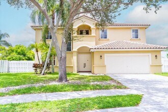 2340 NW 186th Ave in Pembroke Pines, FL - Building Photo - Building Photo