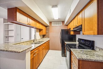 12955 Woodforest Blvd, Unit 30 in Houston, TX - Building Photo - Building Photo