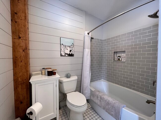 450 Preble St, Unit #2 in South Portland, ME - Building Photo - Building Photo