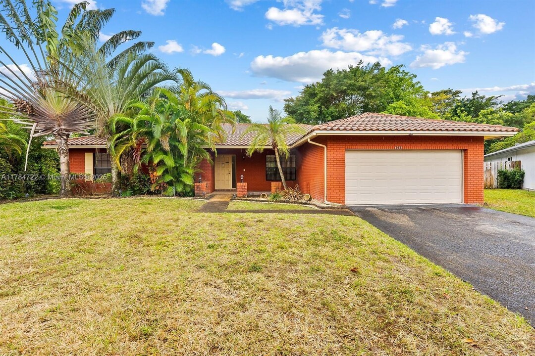9788 NW 3rd Manor in Coral Springs, FL - Foto de edificio