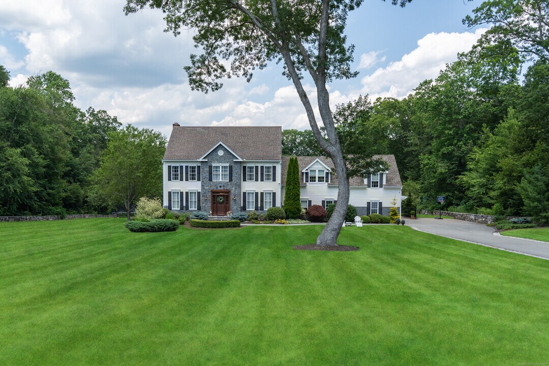 8 Jacob Ln in Killingworth, CT - Building Photo