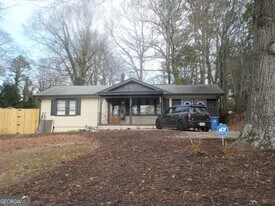 394 Christopher Dr in Gainesville, GA - Building Photo