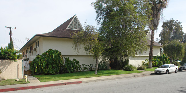 1921 Bobolink Way in Pomona, CA - Building Photo - Building Photo