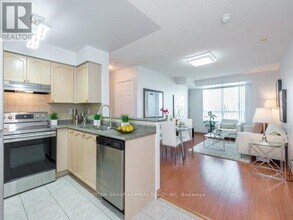 39 Oneida Crescent in Richmond Hill, ON - Building Photo - Building Photo