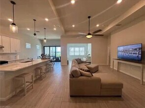 2037 Yellowfin Cir in Naples, FL - Building Photo - Building Photo