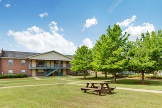 Regal Pointe Apartment Homes in Tuscaloosa, AL - Building Photo - Building Photo