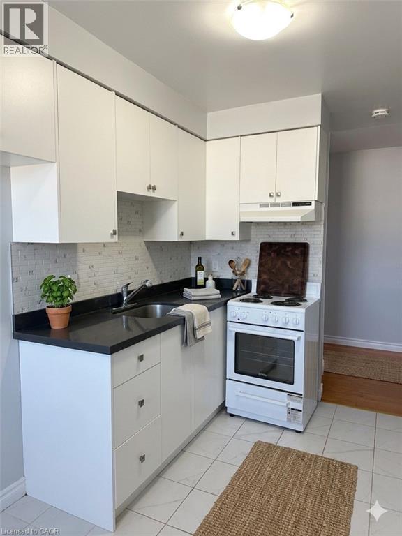 15 Mowat Blvd in Kitchener, ON - Building Photo - Building Photo
