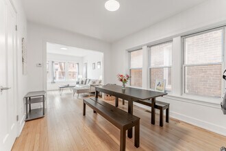 2071 N Leavitt St, Unit 1 in Chicago, IL - Building Photo - Building Photo