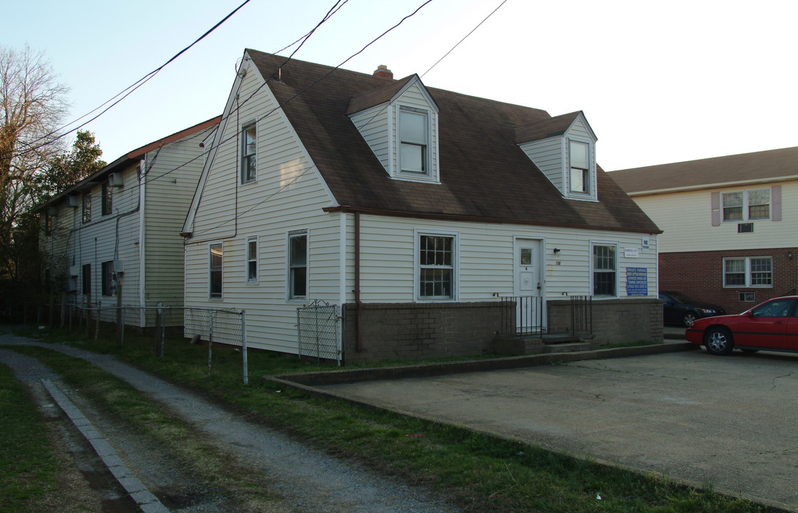 325 E Little Creek Rd in Norfolk, VA - Building Photo