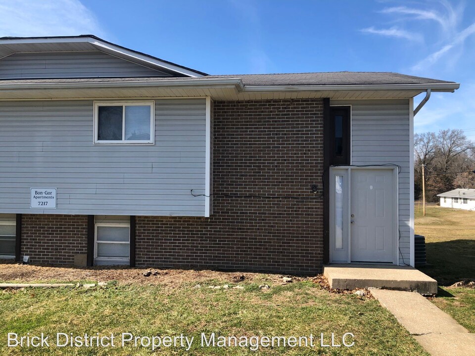 7217 N Moberly Dr in Columbia, MO - Building Photo