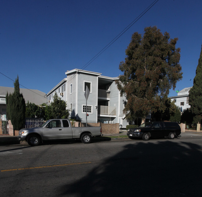 1217 N Edgemont St in Los Angeles, CA - Building Photo - Building Photo