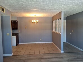 365 Elmwood Dr in Radcliff, KY - Foto de edificio - Building Photo