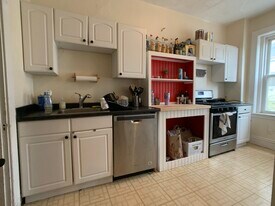 1515 Beacon St, Unit 1 in Brookline, MA - Building Photo