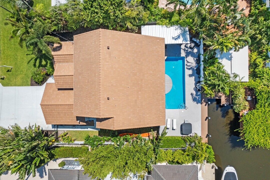 1050 Brooks Ln in Delray Beach, FL - Foto de edificio