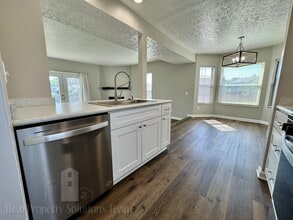 2356 Sweet Creek Ct in Grove City, OH - Building Photo - Building Photo