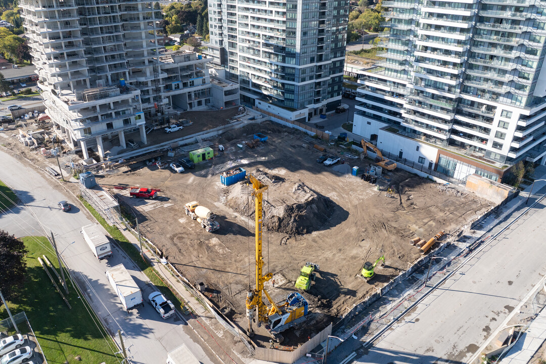 Celebration Dr in Pickering, ON - Building Photo