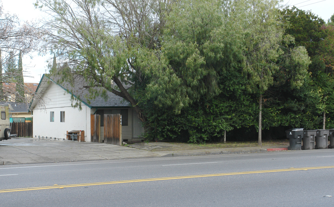 444 N Rengstorff Ave in Mountain View, CA - Foto de edificio