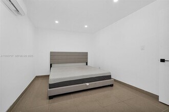 2419 Coolidge St in Hollywood, FL - Foto de edificio - Building Photo