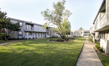 Shadowbrook Apartments in Fort Smith, AR - Foto de edificio - Building Photo