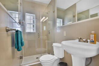 6966 Byron Ave, Unit 104 in Miami Beach, FL - Building Photo - Building Photo