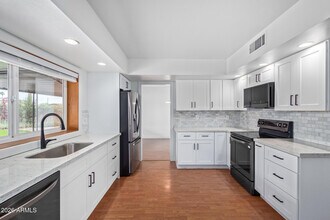 2111 S River Dr in Tempe, AZ - Building Photo - Building Photo