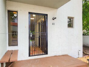 1901 NW South River Dr, Unit 61F in Miami, FL - Foto de edificio - Building Photo