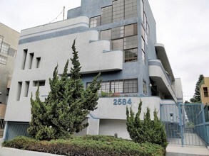 2584 S Centinela Ave, Unit 3 in Los Angeles, CA - Building Photo - Building Photo